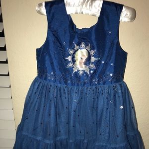 DISNEY STORE ELSA DRESS SIZE 4🧁